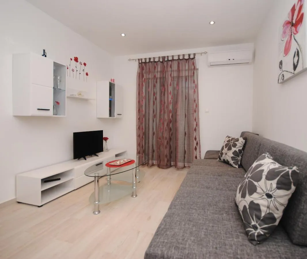 Holiday Apartments Lana Kastela Croatia