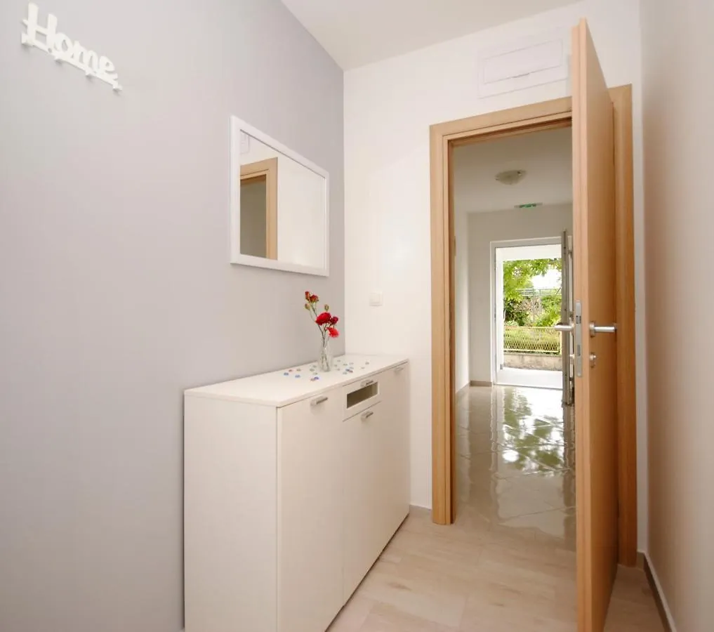 Holiday Apartments Lana Kastela 0*,  Croatia