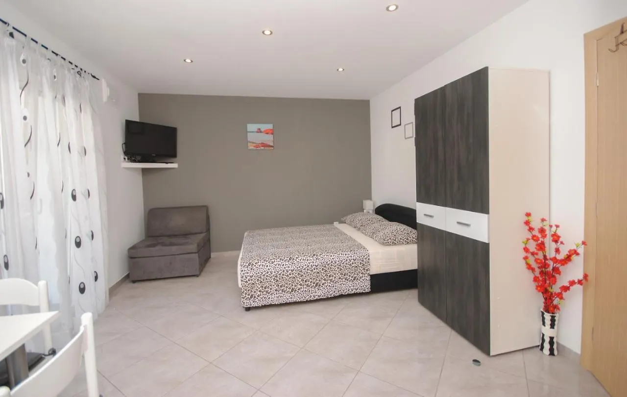 Holiday Apartments Lana Kastela Croatia