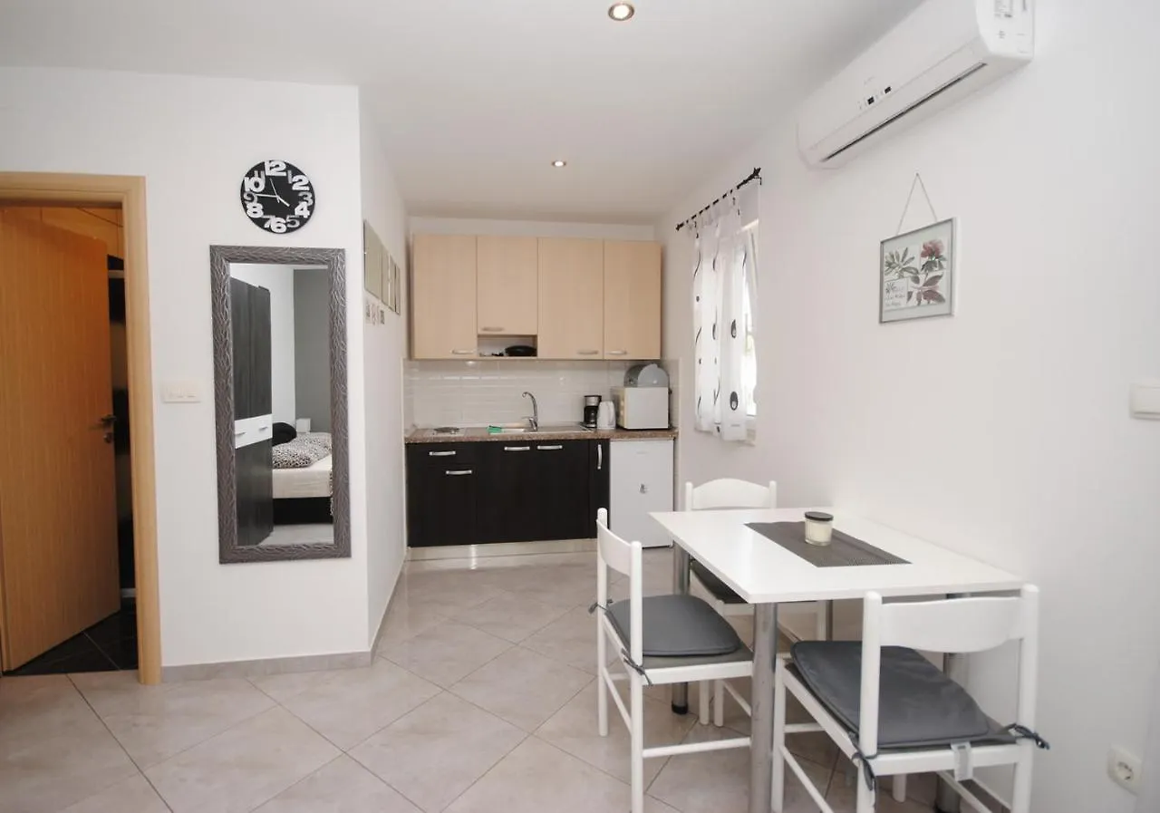 Holiday Apartments Lana Kastela