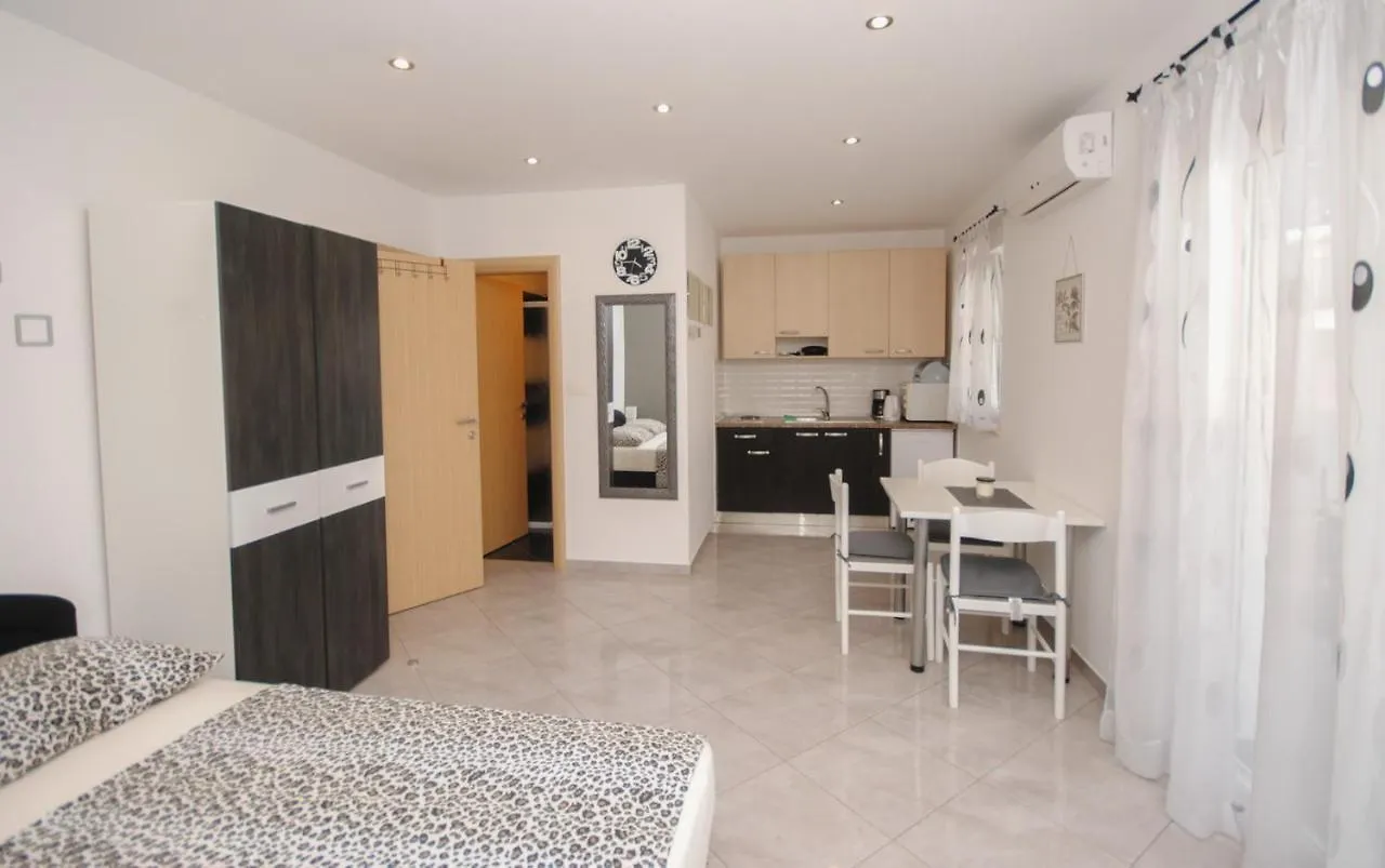 Holiday Apartments Lana Kastela Croatia