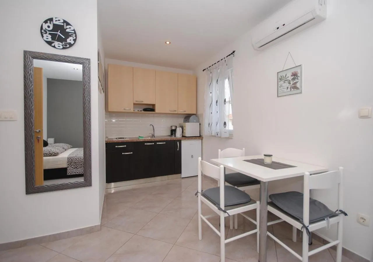 Holiday Apartments Lana Kastela